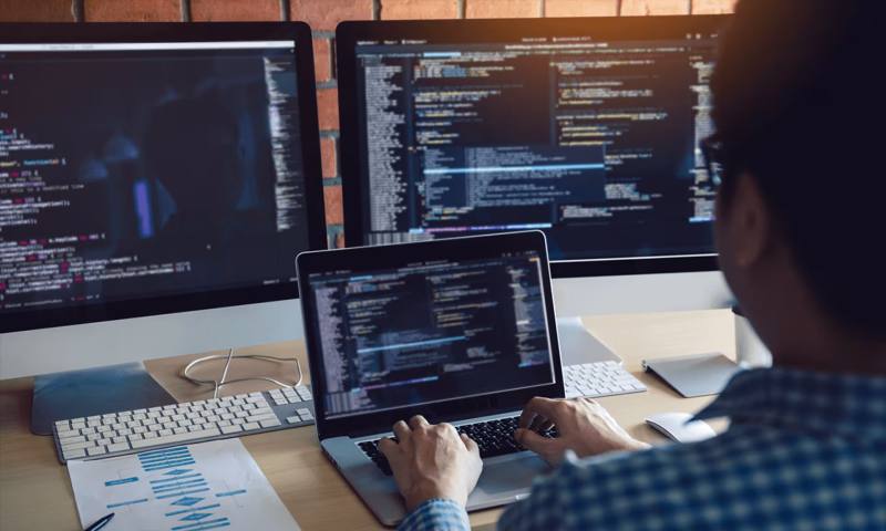 数据科学选型：R与Python如何赋能隆子县网站建设？